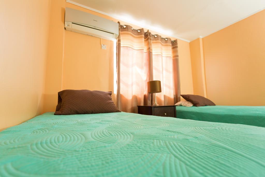 Cozy Accommodations - Dorchester City Line Kingston Eksteriør billede